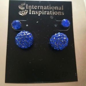 Two pairs of earrings